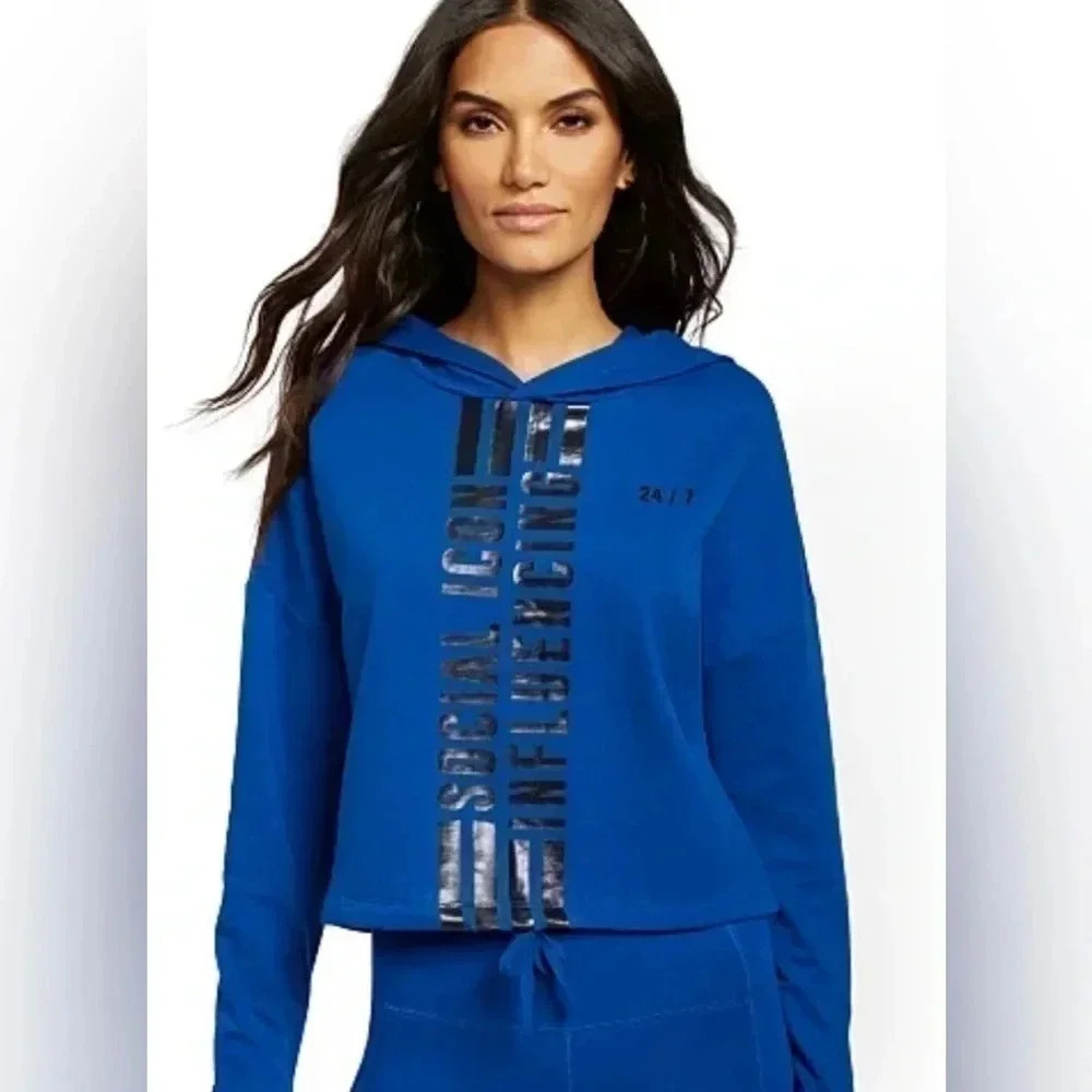 New York & Company Ming Blue Social Icon & Influencing Soho Street Hoodie size M